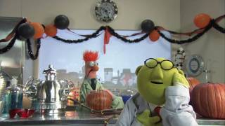 CarveOMatic 2Q975 Muppet Labs Experiment  Dr Bunsen Honeydew and Beaker  The Muppets [upl. by Vergil]