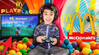 THIS 5 YEAR OLD KID WON A GAME OF FORTNITE IN THE MCDONALDS PLAYPLACE  5 YEAR OLD PLAYS FORTNITE [upl. by Gant77]