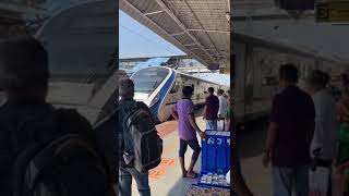 Vande Bharat Express arriving at Tiruchirapalli Junction [upl. by Fariss]