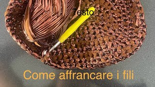 Tutorial base uncinetto come affrancare i fili e come nasconderli 2 metodi [upl. by Shay989]