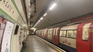 Highgate Station Northbound Northen Line [upl. by Warchaw177]