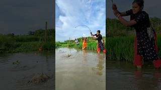 Two Lady amp A Boy Hook Fishing in Mud Water fishingmethods besthookfishing hookfishing [upl. by Chevy]