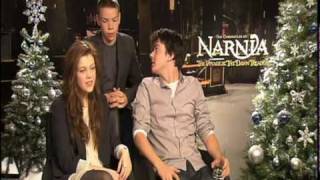 THE CHRONICLES OF NARNIA Interviews Liam Neeson Georgie Henley Skandar Keynes amp Will Poulter [upl. by Putnem345]