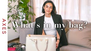 【Whats in my bag】ロンドン生まれパリ育ち モデル 国木田彩良さんのバッグの中身 [upl. by Weatherby256]