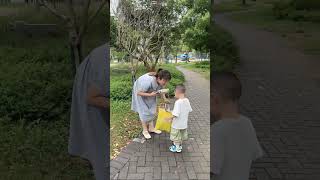 Cute Baby Found A Bag And Returned It To The Owner Refusing To Return Itfunnybabycutefatherhood [upl. by Annot]