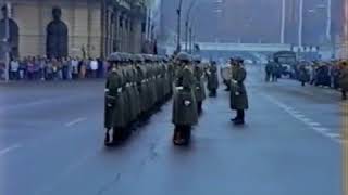 Mahnmahl Unter den Linden Wachablösung Berlin OST in der ehemailgen DDR [upl. by Aitnecserc949]