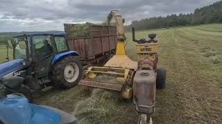 40 year old forage harvester pulled by New Holland 8360 and New Holland TL90 Silaging 2023 [upl. by Erle]