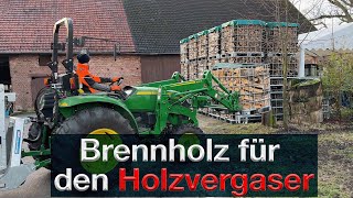 Brennholz für den Holzvergaser reinbringen IBC Boxen mit John Deere und Hubwagen easy transportiert [upl. by Aivatan782]