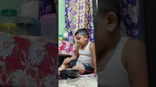 Bati dhore chumuk diya k Maggie khai bolo to kintu dipto chumuk diya khai cutebaby subscribe [upl. by Lazarus877]