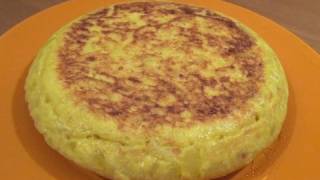 Tortilla de patatas  Receta de cocina española [upl. by Lasko]