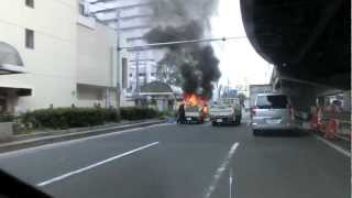 2013年 1月19日（土） 弁天町駅前で車が事故、炎上 [upl. by Breana23]