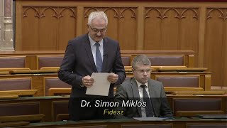 Simon Miklós kérdése és Illés Boglárka válasza [upl. by Arobed]