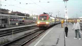 Schnellzug Express train quotDaciaquot D347 WienBucuresti at Wien Westbhf [upl. by Lenroc]