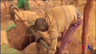 Au Burkina Faso l’orpaillage sest installé dans la région de Gaoua vidéo [upl. by Sweet]