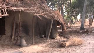 La Dama de Mali Las increibles y únicas casas impluvium Seleki Casamance Senegal [upl. by Alehc]