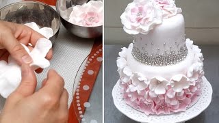 Cake with Pearls amp Flowers Decorar con Fondant by Cakes StepbyStep [upl. by Aisemaj]