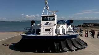 Hovercraft Aéroglisseur in Portsmouth and Ryde Isle of Wight june juin 2014 [upl. by Tyson]