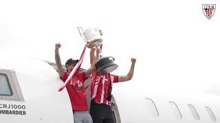 EL ATHLETIC YA ESTÁ EN CASA CON LA COPA [upl. by Meingolda]