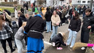 Umzug Donzdorf 07012024 Schuh werfen Part 3 Narrensprung Fasnetsumzug Schuhbändel klauen [upl. by Brunhilde]