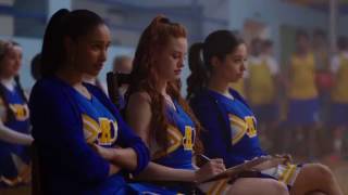 RIVERDALE  1X01 Veronica kiss betty  veronica embrasse betty [upl. by Lancelle249]