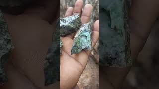 PARAGENISIS ANOMALY MALCHITE QUARTZ CRYSTALS PERIDOTITE AND POSSIBLY PURPLE AMPHIBOLITE🇯🇲🇯🇲🇯🇲 [upl. by Anirol]