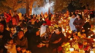 Así se ve un cementerio de noche el Día de Muertos en México  Buscando a Dios [upl. by Marcel]