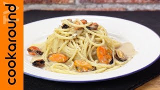 Spaghetti cacio e pepe con le cozze  goduria suprema [upl. by Ennairek964]