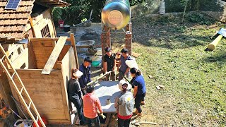 The great joy of the KONG family Brothers and neighbors enthusiastically helped install the toilet [upl. by Gredel]