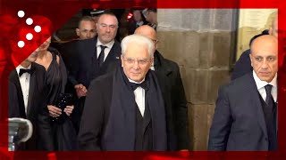 Prima della Scala arrivo Mattarella con la figlia Laura [upl. by Duthie464]