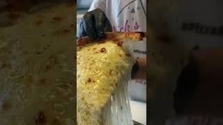 Pizza com muita mussarela comida [upl. by Otecina]