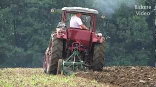 Historisches Pflügen mit alten Traktoren und Schleppern  historic ploughing [upl. by Greeson800]