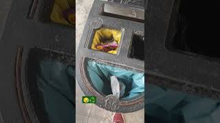 Mala Colocación de Bolsas de Basura en Papeleras de Reciclaje viral shorts [upl. by Acisse271]