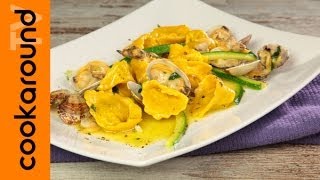 Ravioli di gamberi con vongole e zucchine [upl. by Ellinad918]