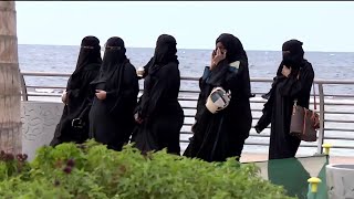 La place des femmes en Arabie Saoudite [upl. by Ennylhsa]