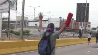 Protesta URBE Maracaibo 29 de Mayo UN HERIDO GRAVE [upl. by Tedie188]