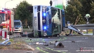 UNGLÜCK AUF EINSATZFAHRT  Tragischer Unfall zwischen RTW amp Streifenwagen [upl. by Averil375]