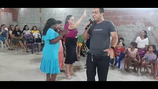 MULHER SENTE ARREPIOS DENTRO DA IGREJA  PROFETA DE DEUS NEM A MÃO COLOCA E MULHER CAI  LIBERTAÇÃO [upl. by Allx]