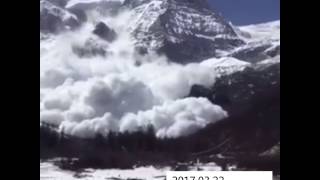 Astounding footage captures an avalanche unfolding at Daocheng Yading in SW China [upl. by Nagaet]