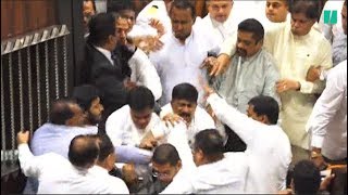 Bagarre générale au parlement du Sri Lanka [upl. by Nrubliw]