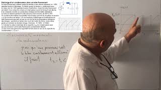 Décharge dun condensateur dans un tube fluorescent [upl. by Attesor]