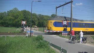 Spoorwegovergang Zenderen  Dutch railroad crossing [upl. by Adnilab]