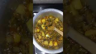 Aloo baingan ki sabzi aloo baingan ki sabjifood trending foodiegorlmariam4520 [upl. by Nilsoj]