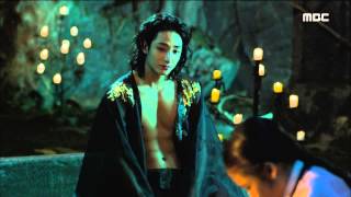 Scholar Who Walks The Night 밤을 걷는 선비 2회  Cruel Lee Suhyuk 잔인한 이수혁 어린 아이 물에 빠뜨려 죽이나 20150709 [upl. by Kariv]