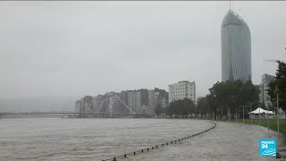 Intempéries en Belgique  Liège submergée par les eaux • FRANCE 24 [upl. by Ydniw]