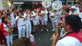 fêtes de BAYONNE 2017 banda les JOYEUX de St pierre DIRUBE hymne La Peña Baiona [upl. by Odel]