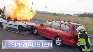 Schock für die Feuerwehr Unerwartete Explosion bei Autobrand  Die Spezialisten  SAT1 TV [upl. by Aynatahs247]