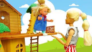 Barbie Video auf Deutsch Ein Baumhaus für Evi Spielspaß mit Puppen [upl. by Hedelman]