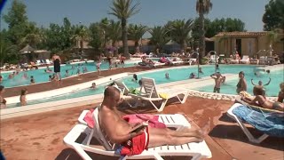 Les vacances de 25 millions de touristes  la folie du camping [upl. by Kirch146]