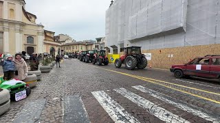 La protesta dei trattori il corteo a Broni [upl. by Artek]