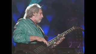 John Entwistle  Bass Solo 515 Shoreline Amphitheatre 2000 [upl. by Earb188]